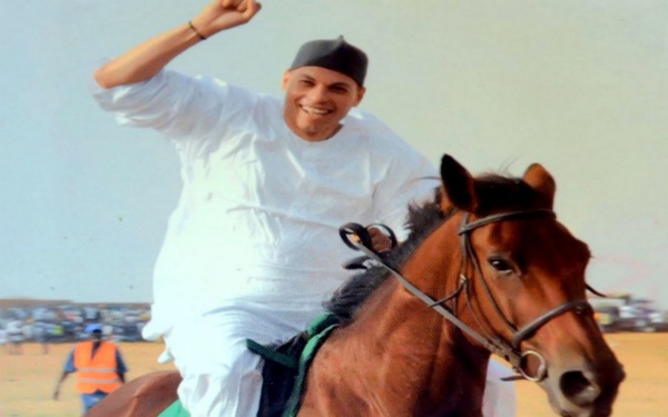 « Am Karim Wade, ándi Karim Wade ! Waaw, qu’a-t-il fait vraiment de bien pour occuper toujours le devant de l’actualité? » (Par Mody Niang) « Am Karim Wade, ándi Karim Wade ! Waaw, qu’a-t-il fait vraiment de bien pour occuper toujours le devant de l’actualité? » (Par Mody Niang)