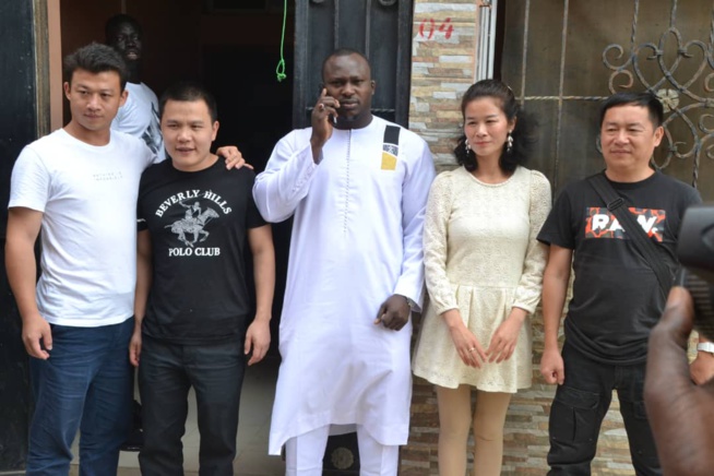 Modou Lô avec ses partenaires chinois pour donner des Modou Lô avec ses partenaires chinois pour donner des