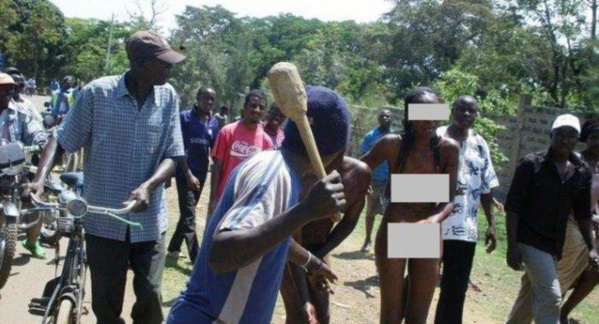 Zimbabwe - Scandale : Une femme adultère et son amant enfermés toute la nuit par les voisins puis… Zimbabwe - Scandale : Une femme adultère et son amant enfermés toute la nuit par les voisins puis…