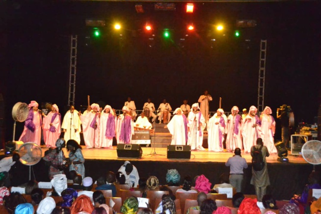 HOMMAGE A MADIODIO GNINGUE: Le Sorano a rendu à César ce qui lui appartient avec l'ensemble lyrique traditionel.