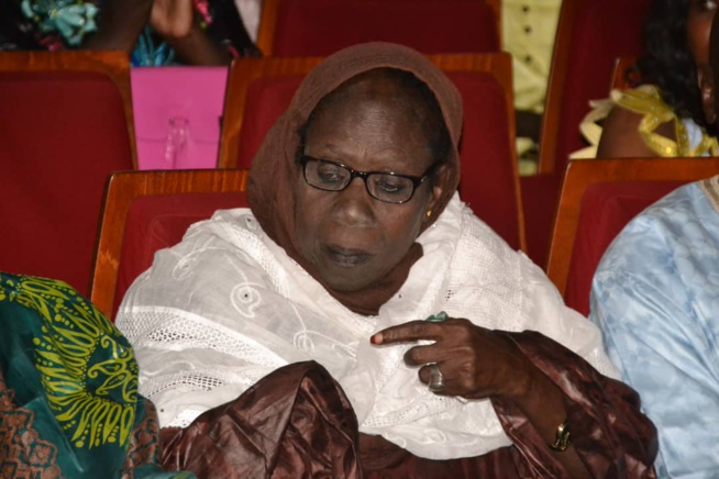 HOMMAGE A MADIODIO GNINGUE: Le Sorano a rendu à César ce qui lui appartient avec l'ensemble lyrique traditionel. HOMMAGE A MADIODIO GNINGUE: Le Sorano a rendu à César ce qui lui appartient avec l'ensemble lyrique traditionel.