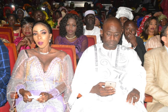 HOMMAGE A MADIODIO GNINGUE: Le Sorano a rendu à César ce qui lui appartient avec l'ensemble lyrique traditionel. HOMMAGE A MADIODIO GNINGUE: Le Sorano a rendu à César ce qui lui appartient avec l'ensemble lyrique traditionel.