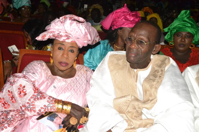 HOMMAGE A MADIODIO GNINGUE: Le Sorano a rendu à César ce qui lui appartient avec l'ensemble lyrique traditionel. HOMMAGE A MADIODIO GNINGUE: Le Sorano a rendu à César ce qui lui appartient avec l'ensemble lyrique traditionel.
