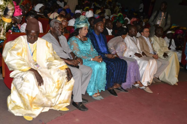 HOMMAGE A MADIODIO GNINGUE: Le Sorano a rendu à César ce qui lui appartient avec l'ensemble lyrique traditionel. HOMMAGE A MADIODIO GNINGUE: Le Sorano a rendu à César ce qui lui appartient avec l'ensemble lyrique traditionel.