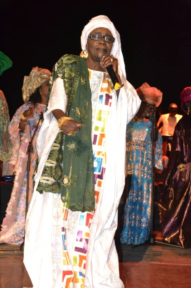 HOMMAGE A MADIODIO GNINGUE: Le Sorano a rendu à César ce qui lui appartient avec l'ensemble lyrique traditionel. HOMMAGE A MADIODIO GNINGUE: Le Sorano a rendu à César ce qui lui appartient avec l'ensemble lyrique traditionel.