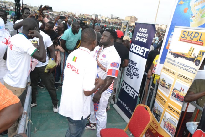 Eumeu Séne “rate” son Bakou et quitte le stade en snobant les journalistes ! Eumeu Séne “rate” son Bakou et quitte le stade en snobant les journalistes !
