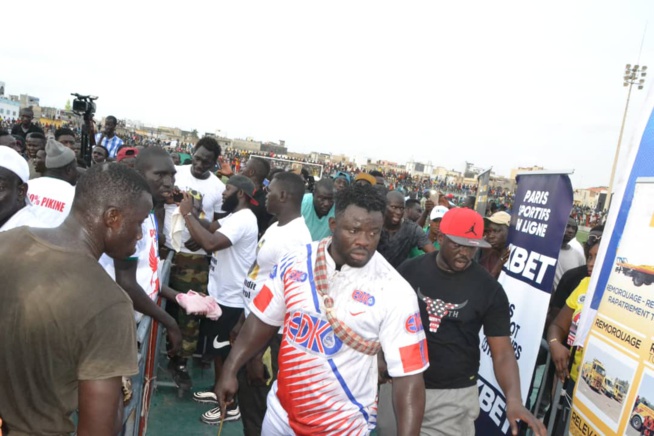 Eumeu Séne “rate” son Bakou et quitte le stade en snobant les journalistes ! Eumeu Séne “rate” son Bakou et quitte le stade en snobant les journalistes !