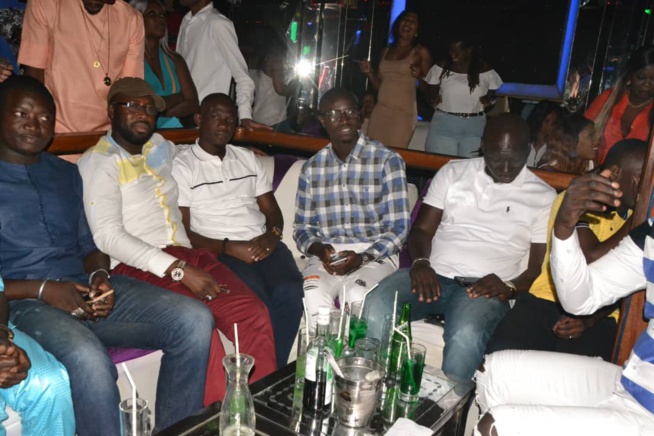 Golden Night : Pape Diouf souffle une bougies de plus devant ses fans, le show etait au rendez-vous avant le 13 octobre à Bercy.