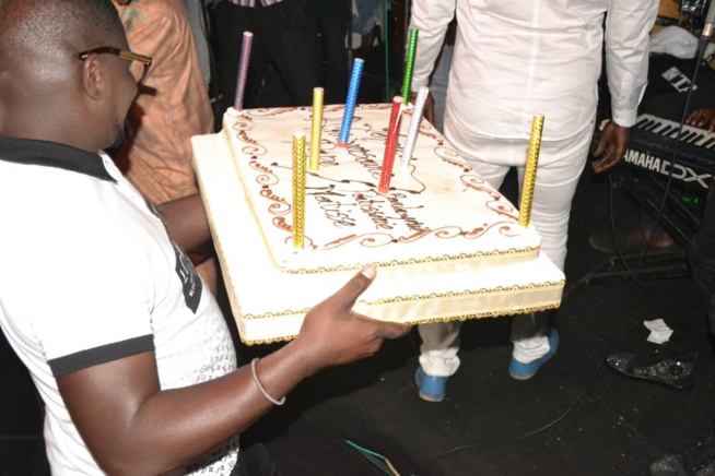 Golden Night : Pape Diouf souffle une bougies de plus devant ses fans, le show etait au rendez-vous avant le 13 octobre à Bercy.