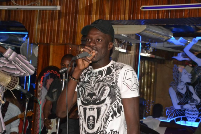 Golden Night : Pape Diouf souffle une bougies de plus devant ses fans, le show etait au rendez-vous avant le 13 octobre à Bercy. Golden Night : Pape Diouf souffle une bougies de plus devant ses fans, le show etait au rendez-vous avant le 13 octobre à Bercy.