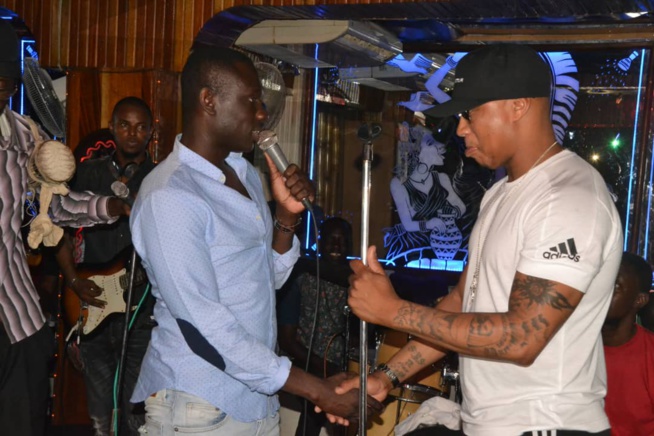 Golden Night : Pape Diouf souffle une bougies de plus devant ses fans, le show etait au rendez-vous avant le 13 octobre à Bercy. Golden Night : Pape Diouf souffle une bougies de plus devant ses fans, le show etait au rendez-vous avant le 13 octobre à Bercy.