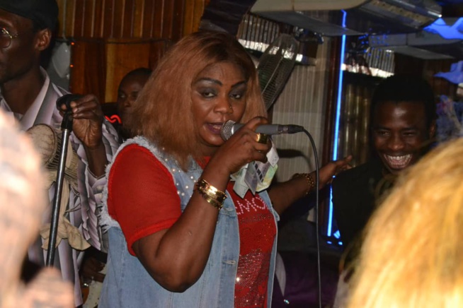 Golden Night : Pape Diouf souffle une bougies de plus devant ses fans, le show etait au rendez-vous avant le 13 octobre à Bercy. Golden Night : Pape Diouf souffle une bougies de plus devant ses fans, le show etait au rendez-vous avant le 13 octobre à Bercy.