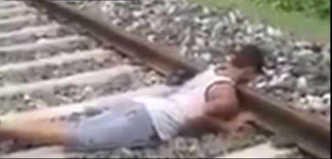 Horreur à Yeumbeul : Un homme se suicide en se jetant sous un train Horreur à Yeumbeul : Un homme se suicide en se jetant sous un train