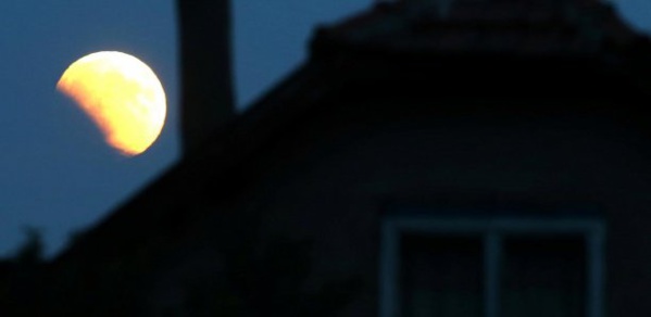 L'éclipse n'est pas un phénomène sorcier, selon l'universitaire Ahmadou Wagué L'éclipse n'est pas un phénomène sorcier, selon l'universitaire Ahmadou Wagué