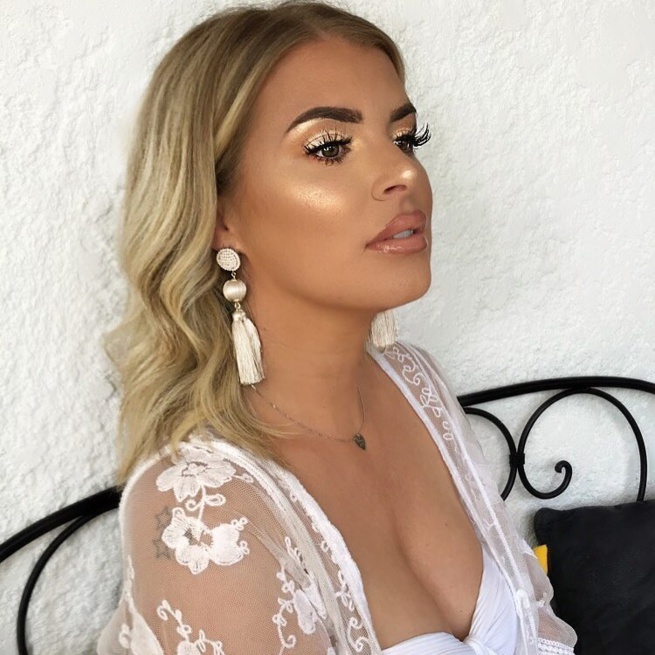 Emilie Fiorelli (Secret Story) de nouveau en couple avec M’Baye Niang ? Le footballeur sème le… Emilie Fiorelli (Secret Story) de nouveau en couple avec M’Baye Niang ? Le footballeur sème le…