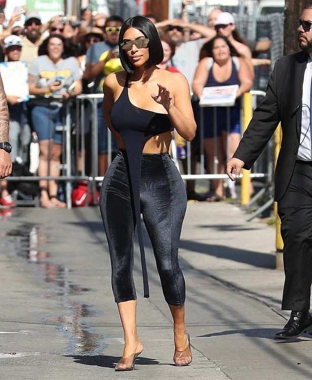 Kim Kardashian été presque nue, quand le président Trump l’a appelée… Kim Kardashian été presque nue, quand le président Trump l’a appelée…