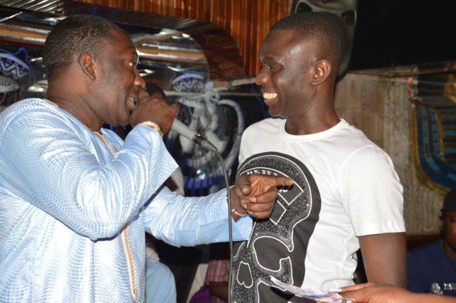 72 IMAGES WADIAL BERCY: Pape Diouf montre sa force de chauffer ses fans au Golden Night. 72 IMAGES WADIAL BERCY: Pape Diouf montre sa force de chauffer ses fans au Golden Night.