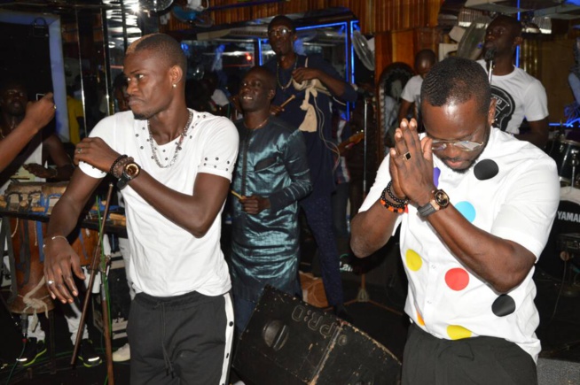 72 IMAGES WADIAL BERCY: Pape Diouf montre sa force de chauffer ses fans au Golden Night. 72 IMAGES WADIAL BERCY: Pape Diouf montre sa force de chauffer ses fans au Golden Night.