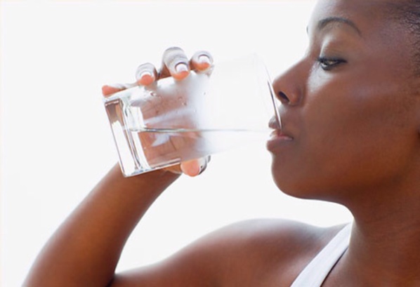 Boire 1,5 litre d'eau par jour peut être mauvais pour la santé Boire 1,5 litre d'eau par jour peut être mauvais pour la santé