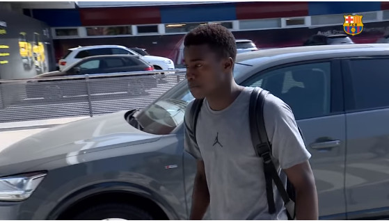 Record au Mondial, transfert au Barça… L’été incroyable de Moussa Wagué: Les premières images de Wagué à Barcelone