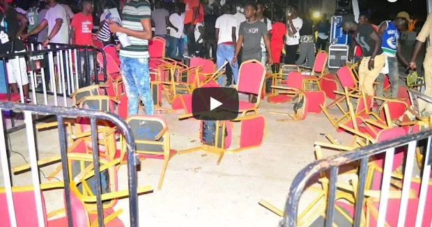 Face à face Balla Gaye 2-Modou Lô : Les images choquantes des violences qui ont failli gâcher la fête Face à face Balla Gaye 2-Modou Lô : Les images choquantes des violences qui ont failli gâcher la fête