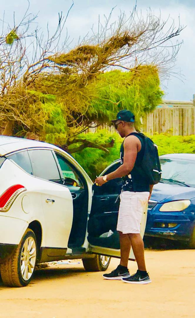 MODE ÉTÉ: L'incontournable de Zik Feeling sur la bande FM Cheikh Sarr a choisit sa collection été 2018. MODE ÉTÉ: L'incontournable de Zik Feeling sur la bande FM Cheikh Sarr a choisit sa collection été 2018.