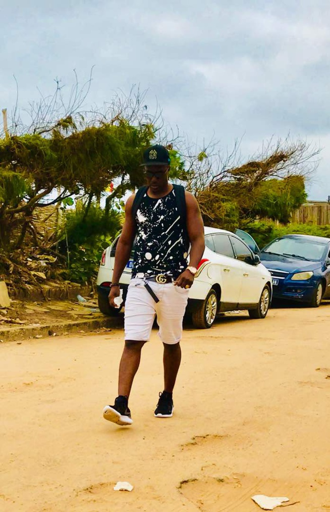 MODE ÉTÉ: L'incontournable de Zik Feeling sur la bande FM Cheikh Sarr a choisit sa collection été 2018. MODE ÉTÉ: L'incontournable de Zik Feeling sur la bande FM Cheikh Sarr a choisit sa collection été 2018.