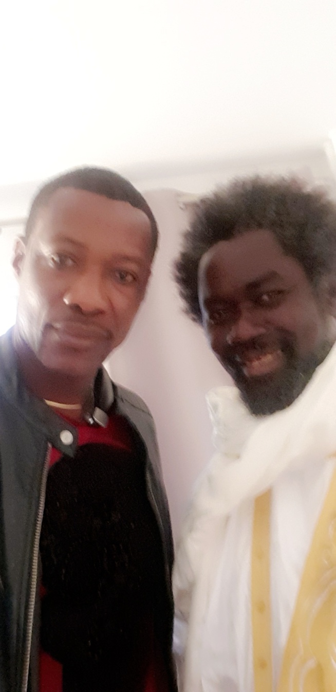 Visite de Serigne Akassa Samb chez Pape Ndongo Dieng le "Dieuwrigne" de Serigne Saliou à Paris. Regardez