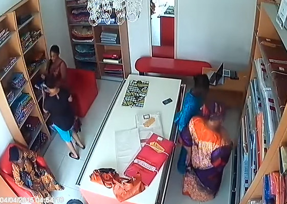 Pour vol de coupons de tissu : Titi 2, sa copine et son amant arrêtés Pour vol de coupons de tissu : Titi 2, sa copine et son amant arrêtés