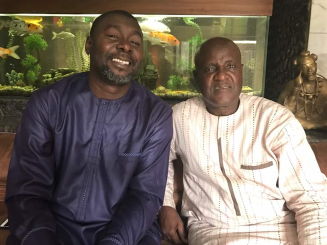 Le vice président de Hollding Amar, Kader Ndiaye en visite de courtoisie chez Ismael Lo. Le vice président de Hollding Amar, Kader Ndiaye en visite de courtoisie chez Ismael Lo.