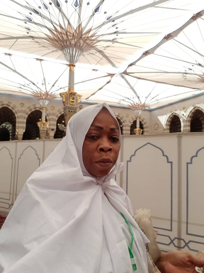 Adja Aby Ndour en mode pèlerinage à la Mecque;