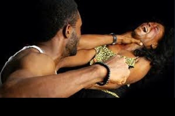 Histoire de dépense quotidienne : Mamour Thiam tabasse violemment son épouse et lui jette une chaise Histoire de dépense quotidienne : Mamour Thiam tabasse violemment son épouse et lui jette une chaise