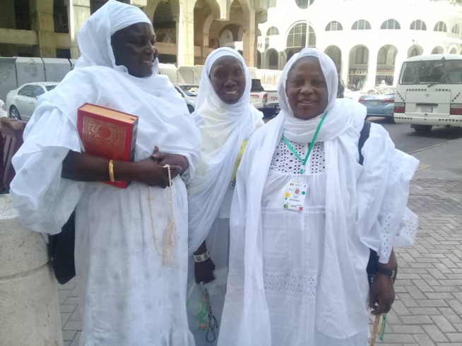 Adja Fatou Kiné Mbaye, maman de Coumba Gawlo Seck en quelques clichés á la Mecque Adja Fatou Kiné Mbaye, maman de Coumba Gawlo Seck en quelques clichés á la Mecque