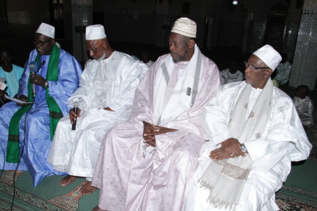 Les images de la prière de la Tabaski à la mosquée Omarienne ce 21 aout. Les images de la prière de la Tabaski à la mosquée Omarienne ce 21 aout.