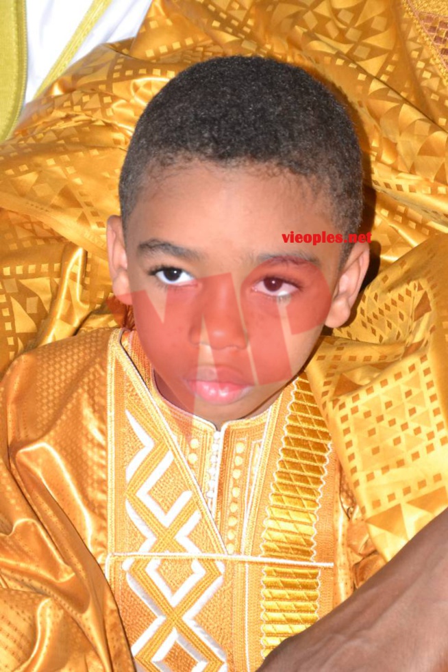 Le ils de Youssou Ndour, Nelson Mandele star à la prière de la tabaski à Massalikoul Djinane. Le ils de Youssou Ndour, Nelson Mandele star à la prière de la tabaski à Massalikoul Djinane.