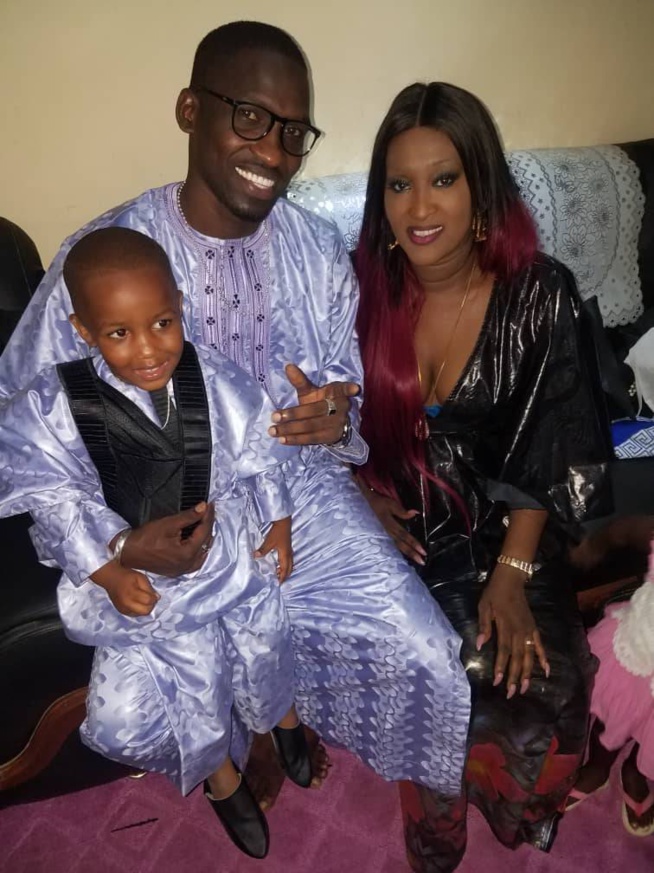 Les deux artistes Demba Guissé et Pendo auteur de "NAMONALEN" savoure leur Tabaski 2018. Les deux artistes Demba Guissé et Pendo auteur de "NAMONALEN" savoure leur Tabaski 2018.