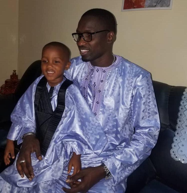 Les deux artistes Demba Guissé et Pendo auteur de "NAMONALEN" savoure leur Tabaski 2018. Les deux artistes Demba Guissé et Pendo auteur de "NAMONALEN" savoure leur Tabaski 2018.