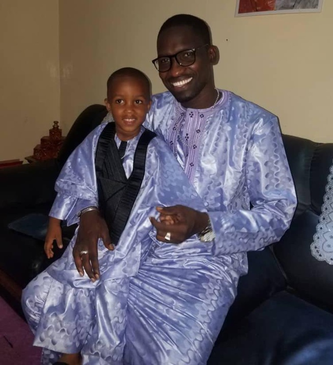 Les deux artistes Demba Guissé et Pendo auteur de "NAMONALEN" savoure leur Tabaski 2018. Les deux artistes Demba Guissé et Pendo auteur de "NAMONALEN" savoure leur Tabaski 2018.