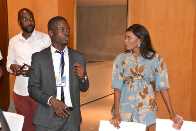 La nouvelle chouchou des internautes, Nafissatou Dieye la journaliste people ravit la vedette sur tout ses sorties.