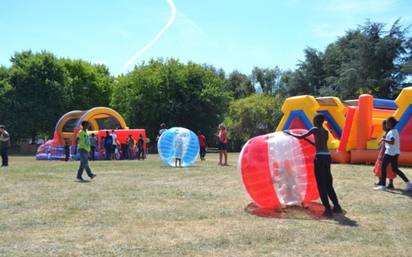L’association cristolienne « Miss Oumy à cœur ouvert » a organisé une journée de vacances ce dimanche à la Plaine des Bordes pour fédérer la population. L’association cristolienne « Miss Oumy à cœur ouvert » a organisé une journée de vacances ce dimanche à la Plaine des Bordes pour fédérer la population.