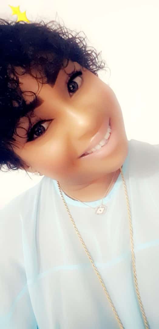 La radieuse fille de l'artiste Ismael Lo, Marie Lo dans une vie NO STRESS. La radieuse fille de l'artiste Ismael Lo, Marie Lo dans une vie NO STRESS.