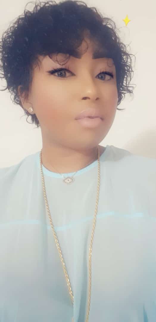 La radieuse fille de l'artiste Ismael Lo, Marie Lo dans une vie NO STRESS. La radieuse fille de l'artiste Ismael Lo, Marie Lo dans une vie NO STRESS.