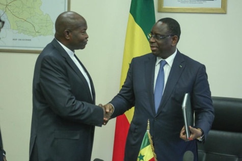 Remise des rapports de la Médiature: Macky Sall magnifie le travail de Alioune Badara Cissé Remise des rapports de la Médiature: Macky Sall magnifie le travail de Alioune Badara Cissé