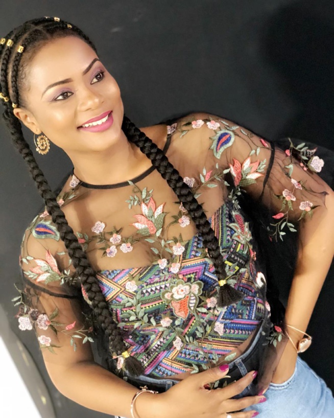 Merry Bey Diouf dans une tenue transparente …en mode relax