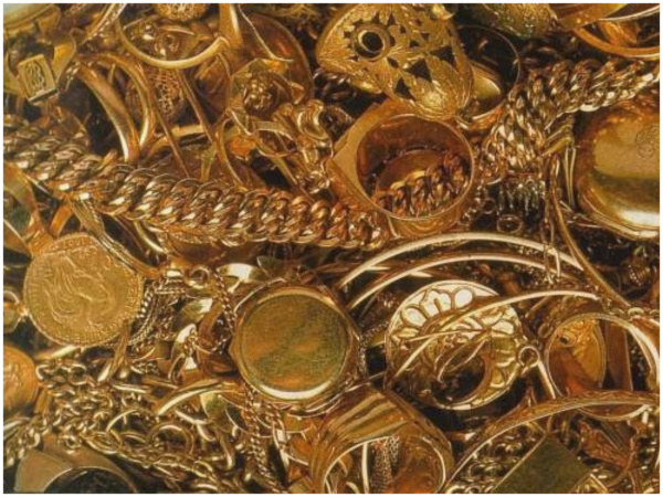 Vol de bijoux en or, de sacs et de tissus : La dame Soxna Dieng traîne sa domestique enceinte à la barre Vol de bijoux en or, de sacs et de tissus : La dame Soxna Dieng traîne sa domestique enceinte à la barre