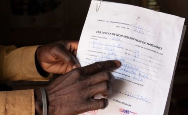 Faux extraits de naissance: Deux officiers d’Etat-Civil écroués à Thiès Faux extraits de naissance: Deux officiers d’Etat-Civil écroués à Thiès