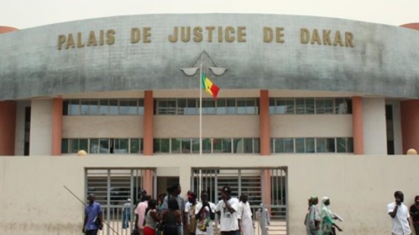 Apres le siège du Parquet, les victimes de Gadaye brutalisées par les gendarmes Apres le siège du Parquet, les victimes de Gadaye brutalisées par les gendarmes