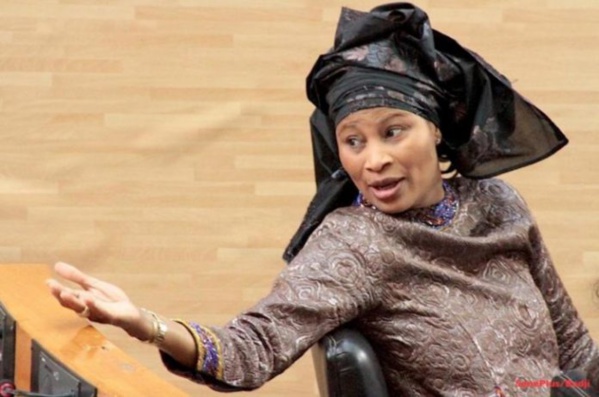 Lancement du parrainage : Aïssata Tall Sall s’engage devant ses militants et devant le peule sénégalais Lancement du parrainage : Aïssata Tall Sall s’engage devant ses militants et devant le peule sénégalais