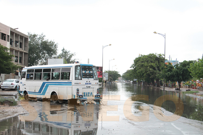 Pluie à Dakar, la capitale perd ses routes …en images Pluie à Dakar, la capitale perd ses routes …en images