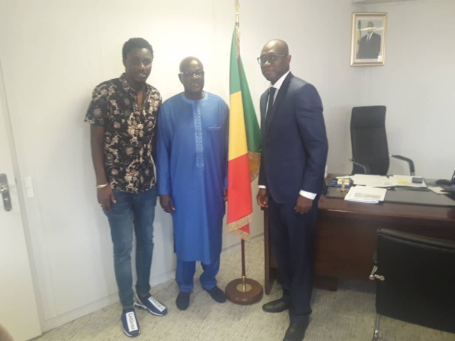 Geneve: Waly Seck et son parrain l'artiste international Ismael Lo reçus par l'AMBASSADEUR DU SENEGAL.